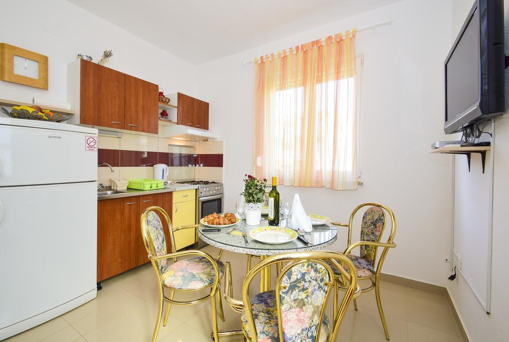 Amadrian Apartments Šibenik Oda fotoğraf